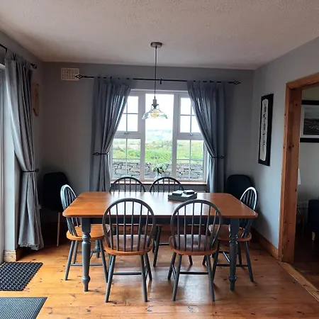 Prázdninový dům Hill House, Panoramic Burren Views, Ideal Location