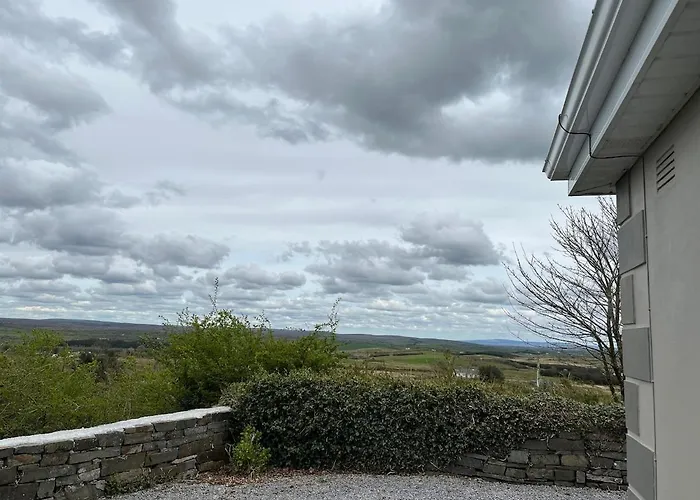 Holiday home Hill House, Panoramic Burren Views, Ideal Location